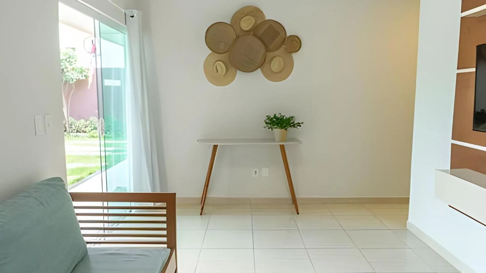 500M Praia Taperapuan; 2 Quartos; Wifi 300Mbs; Churrasqueira; Chuveirao; Estacionamento Gratuito 1 Carro. Porto Seguro Nyaraló