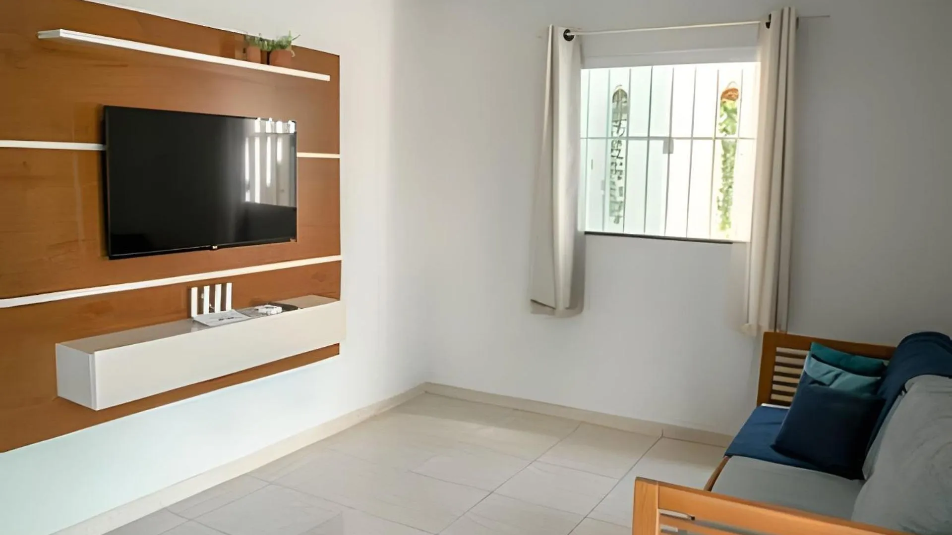 500M Praia Taperapuan; 2 Quartos; Wifi 300Mbs; Churrasqueira; Chuveirao; Estacionamento Gratuito 1 Carro. Porto Seguro