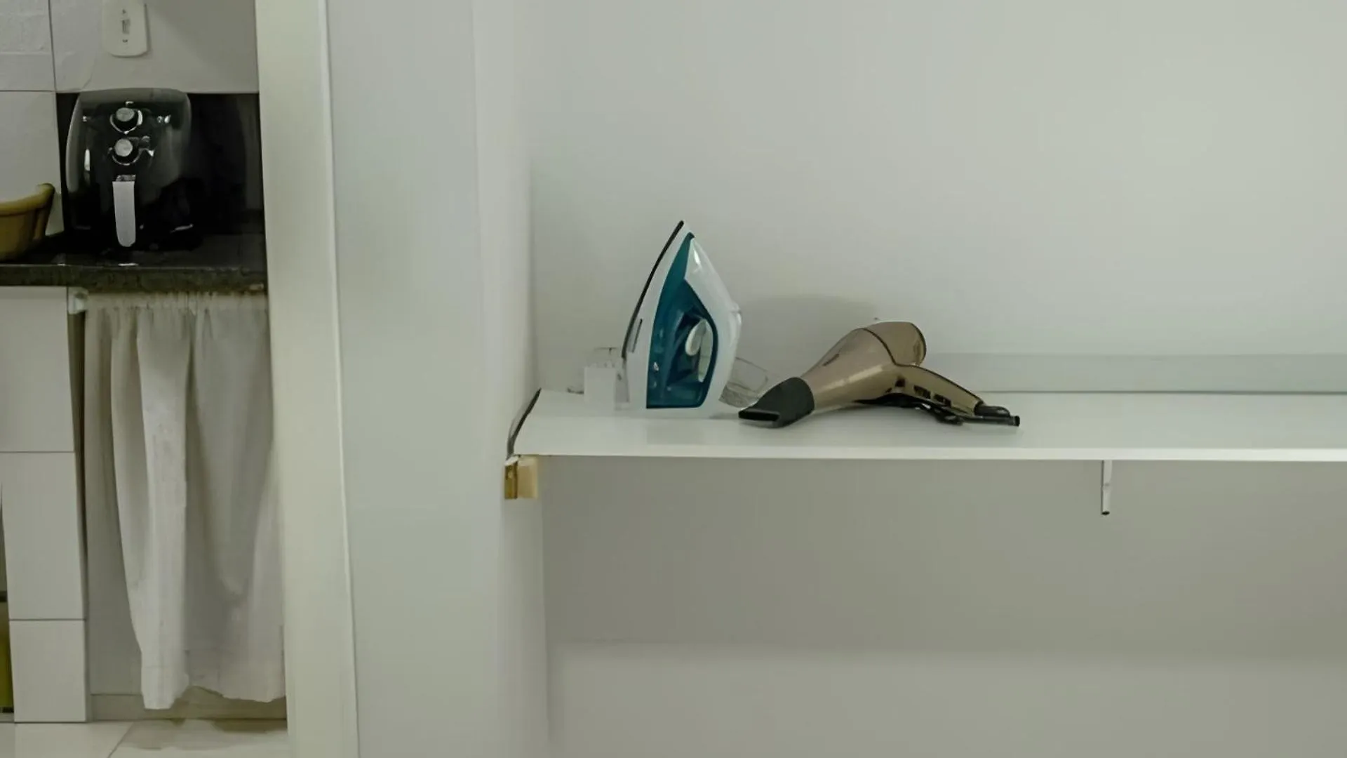 Nyaraló 500M Praia Taperapuan; 2 Quartos; Wifi 300Mbs; Churrasqueira; Chuveirao; Estacionamento Gratuito 1 Carro. Porto Seguro Brazília