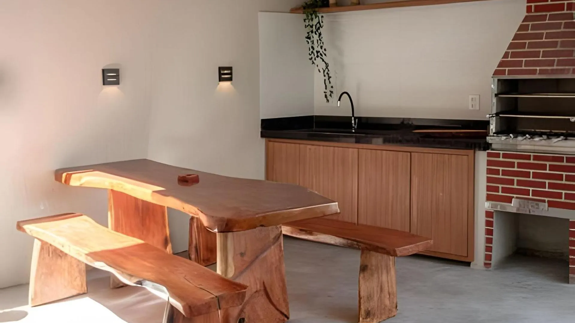 500M Praia Taperapuan; 2 Quartos; Wifi 300Mbs; Churrasqueira; Chuveirao; Estacionamento Gratuito 1 Carro. Porto Seguro Nyaraló