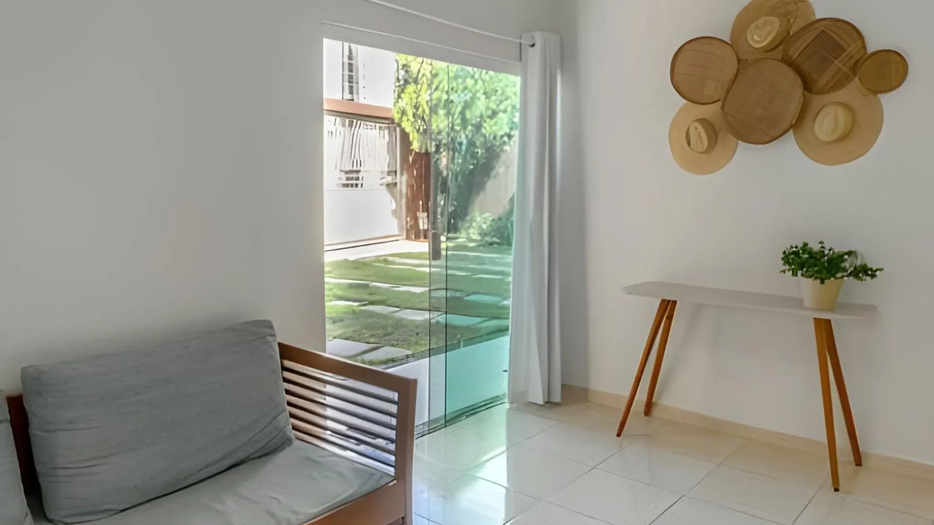 500M Praia Taperapuan; 2 Quartos; Wifi 300Mbs; Churrasqueira; Chuveirao; Estacionamento Gratuito 1 Carro. Porto Seguro 0*,