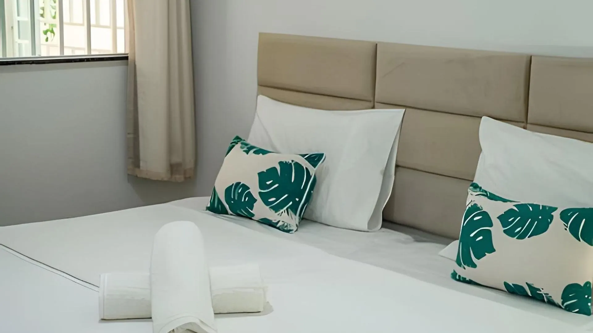 500M Praia Taperapuan; 2 Quartos; Wifi 300Mbs; Churrasqueira; Chuveirao; Estacionamento Gratuito 1 Carro. Porto Seguro